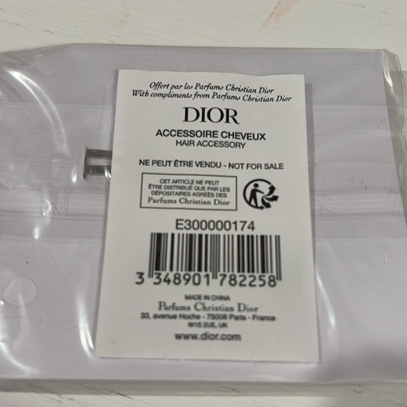 Dior Pink Clutch—Pink Dior Logo Hair Accessory & 2 Deluxe Samples - Picture 4 of 12